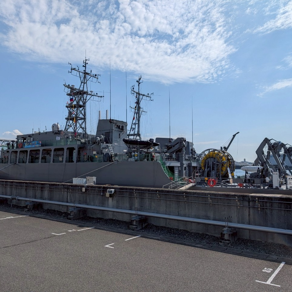 海上自衛隊　阪神基地で掃海艦と掃海艇の見学