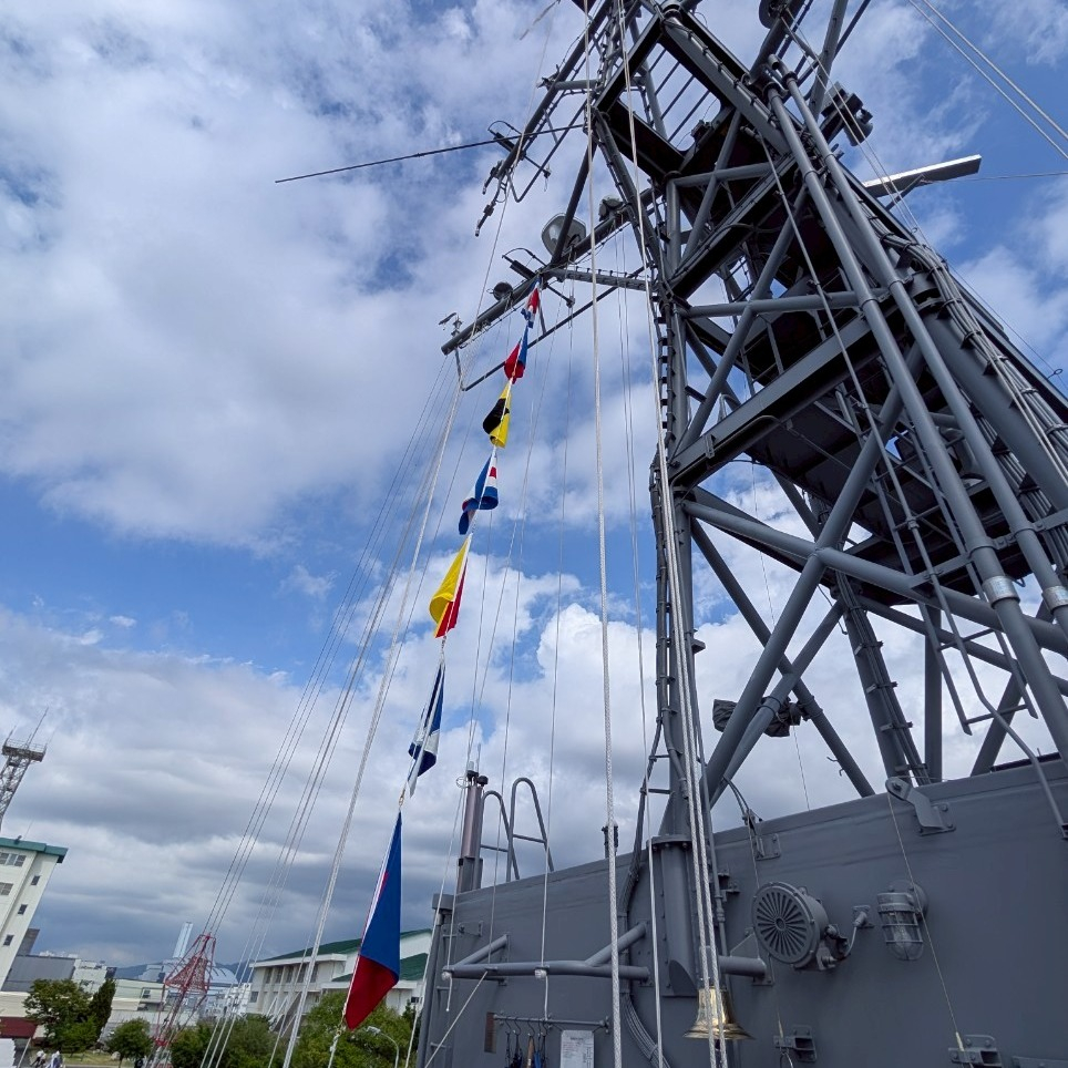 海上自衛隊　阪神基地で掃海艦と掃海艇の見学