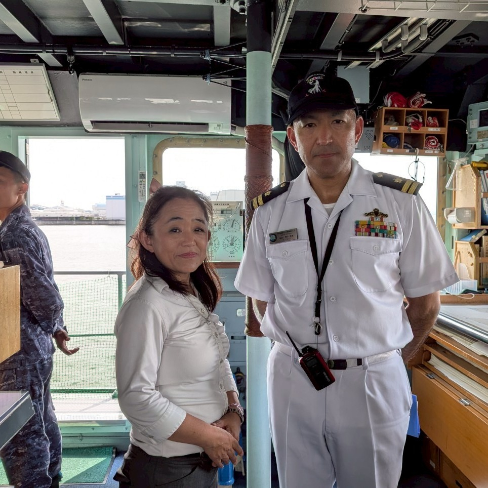 海上自衛隊　阪神基地で掃海艦と掃海艇の見学